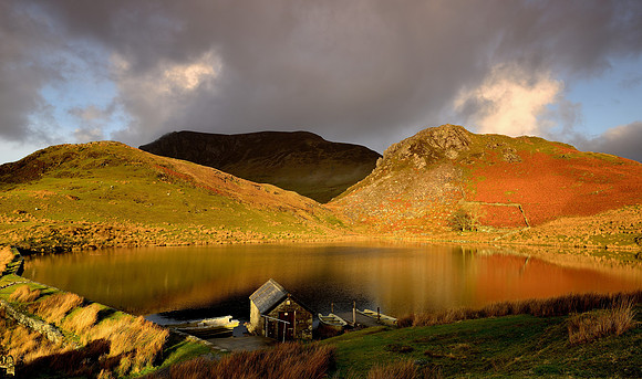 Llyn Y Dywarchen